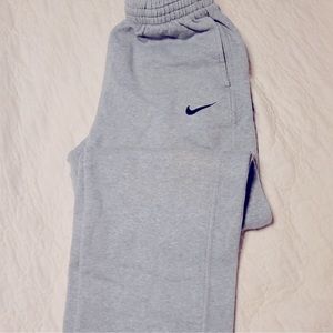 Boys Nike Relaxed Fit Sweats. Open leg. Size XL.